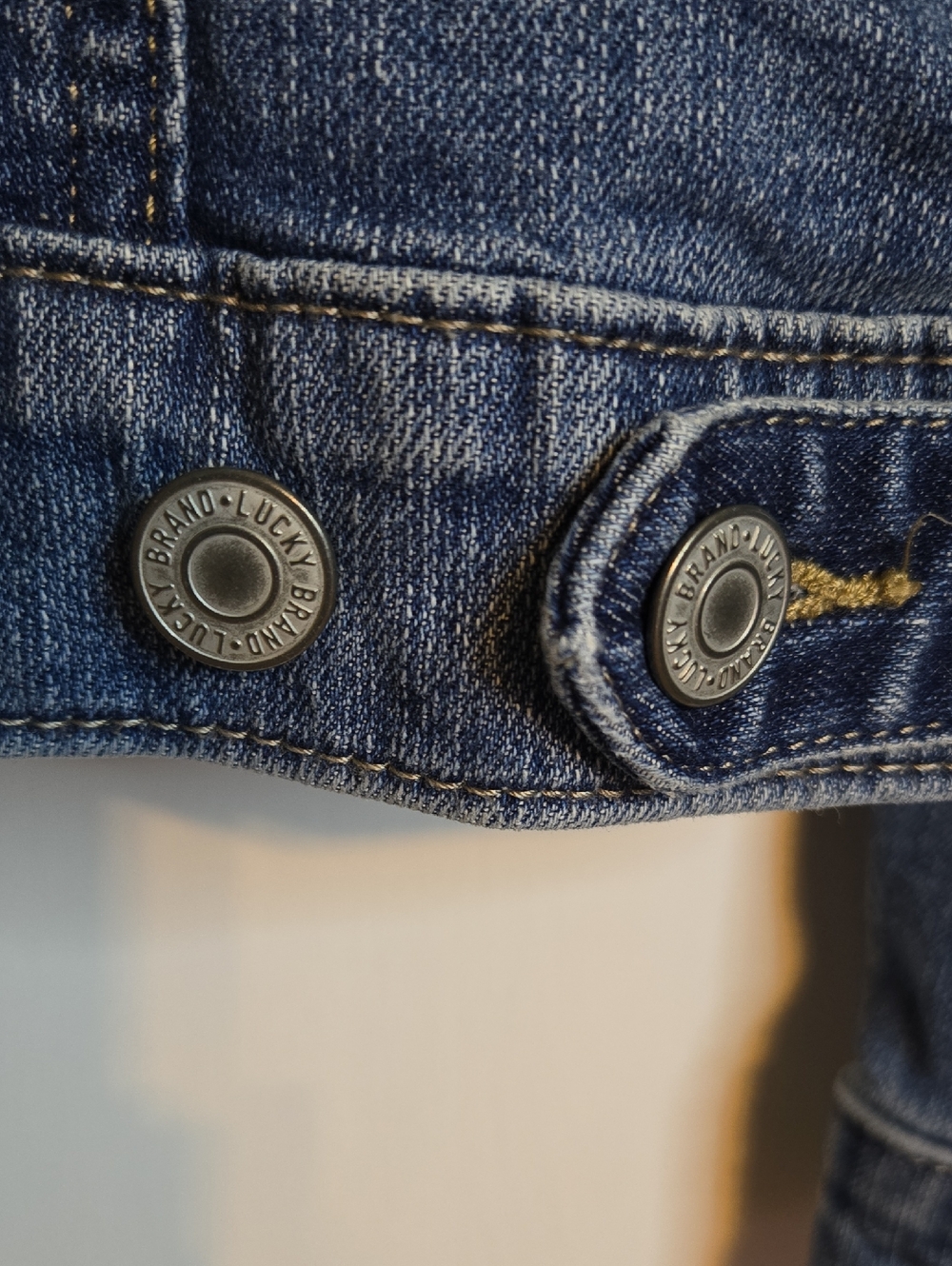 Lucky Brand Distressed Medium Blue Denim Jacket Sz S - Picture 5 of 5